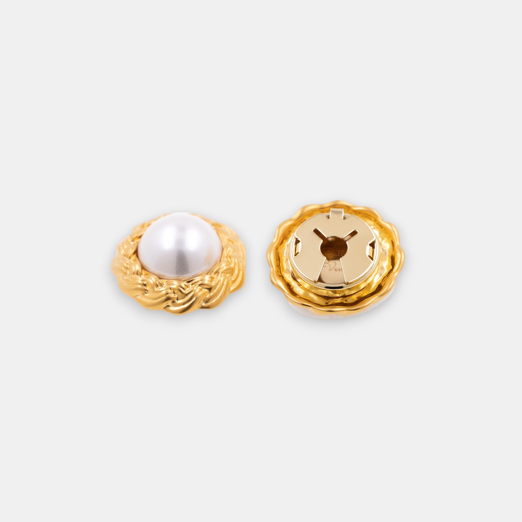 Riviera Pearl 22K gold-plated braided clip-on button cover with a central pearl side