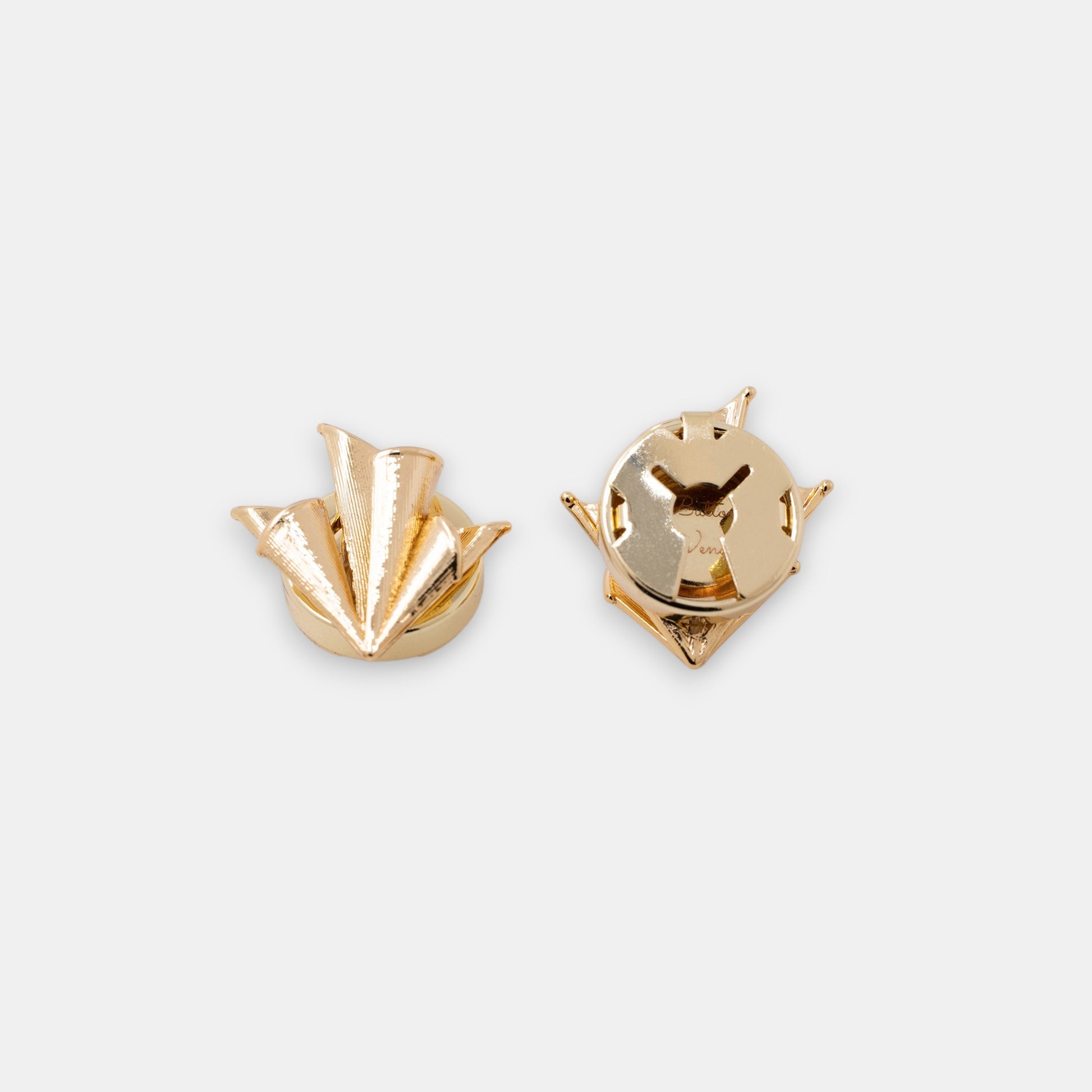 The Foulard 22K gold-plated clip-on button cover side featuring architectural silk-inspired folds.
